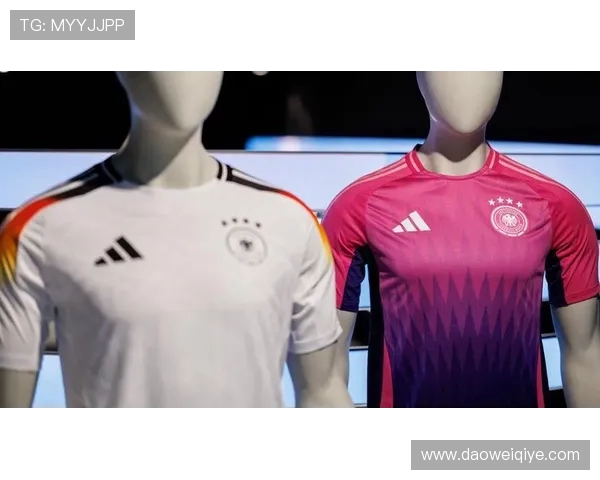 阿迪携手德国队26年经典球衣设计亮相 灵感源自两次夺冠战袍